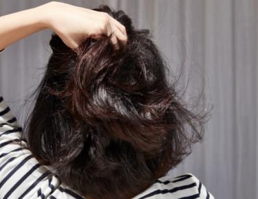 Modelo asiatica cabelo curto escuro brilhante